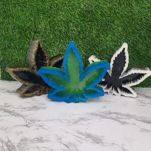 Leaf-Shaped Ashtray Resin Set - Blue, Black, White